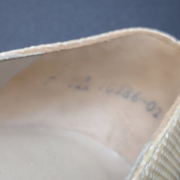 Thomas Wallace Ladies Size 7 Ivory Faux Leather Low Heel Pump Shoes - Picture 7 of 8